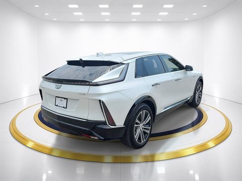 Used 2024 Cadillac Lyriq Luxury w/ LPO, Floor Liner Package RWD image 5