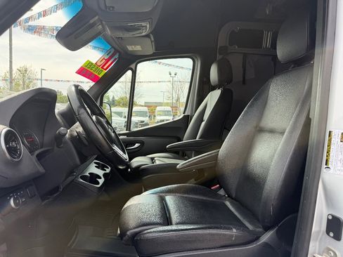 Used 2019 Mercedes-Benz Sprinter 2500 image 15