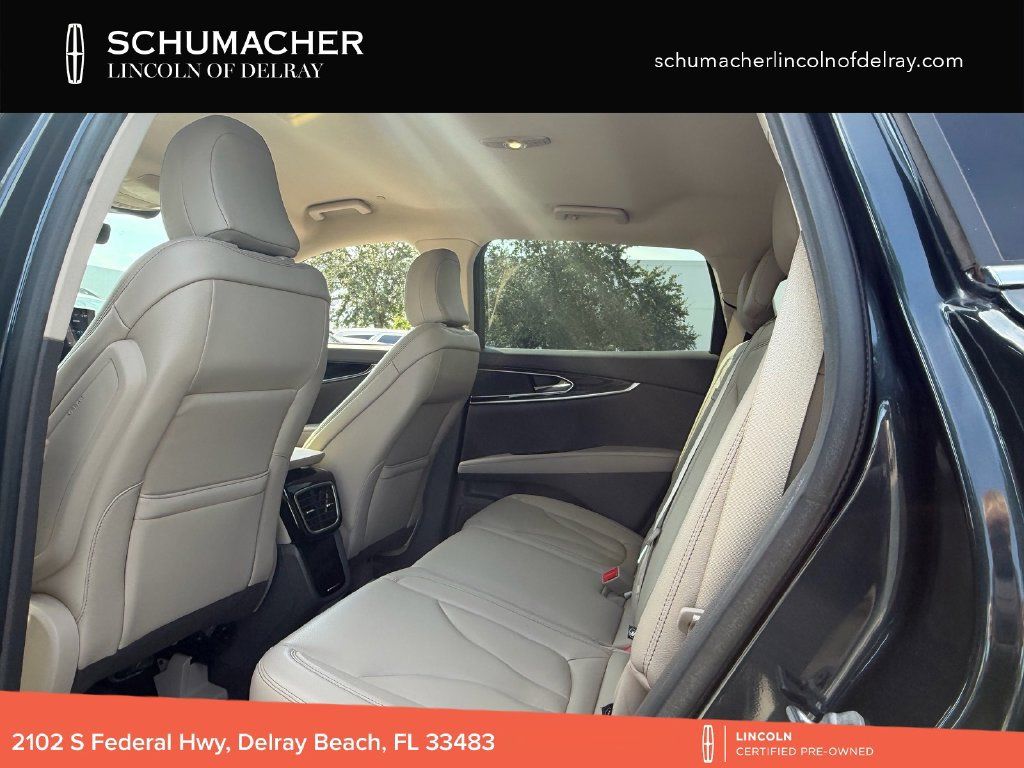 Used 2022 Lincoln Nautilus FWD w/ Premium Package image 12