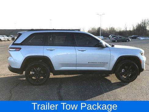 Used 2024 Jeep Grand Cherokee Limited w/ Black Appearance Package image 4