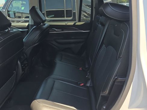Used 2023 Jeep Grand Cherokee Limited w/ Luxury Tech Group II AWD/4WD image 15