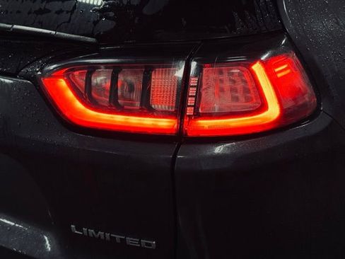 Used 2022 Jeep Cherokee Limited image 7