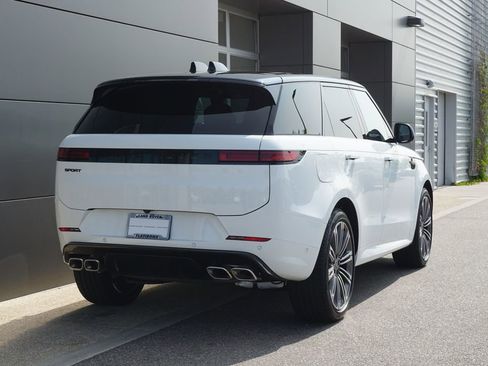 New 2025 Land Rover Range Rover Sport Dynamic SE image 2