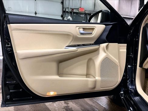 Used 2017 Toyota Camry XLE image 21