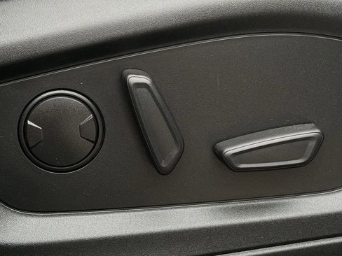 Used 2024 Ford Explorer XLT w/ Equipment Group 202A image 23