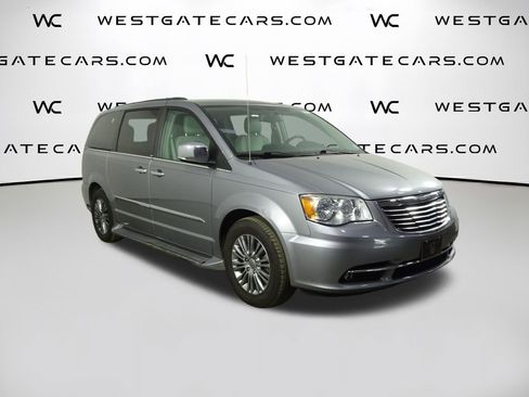 Used 2014 Chrysler Town & Country Touring-L w/ Driver Convenience Group image 1
