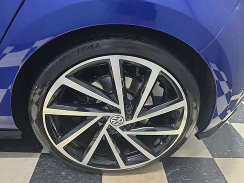 Used 2019 Volkswagen Golf R 4-Door AWD/4WD image 8