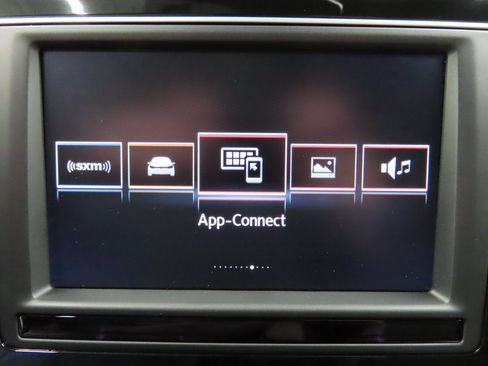 Used 2016 Volkswagen Golf R 4-Door image 16