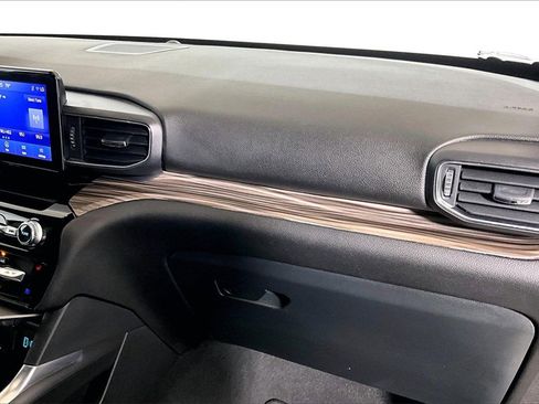 Used 2024 Ford Explorer Limited image 12
