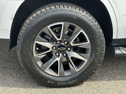 Used 2024 Chevrolet Tahoe Z71 w/ Luxury Package image 33