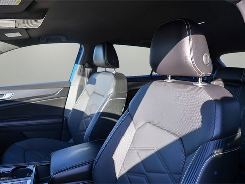 Used 2025 Volkswagen Atlas Cross Sport SE image 10