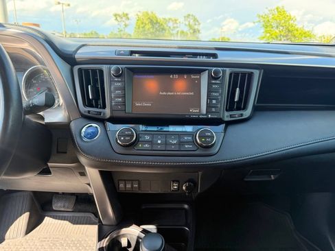 Used 2017 Toyota RAV4 AWD Hybrid image 16