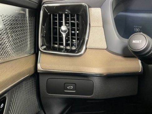 Certified 2025 Volvo XC90 B6 Ultra w/ Protection Package Premier AWD/4WD image 27