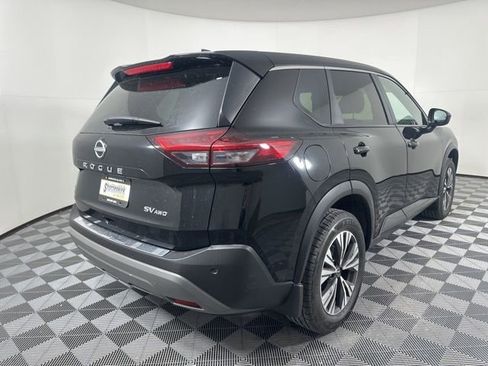 Used 2023 Nissan Rogue SV image 3