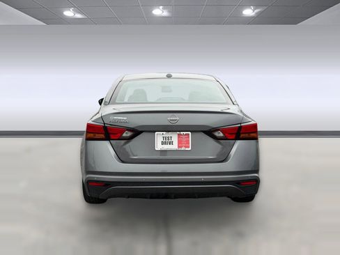 Used 2025 Nissan Altima 2.5 SV FWD image 10