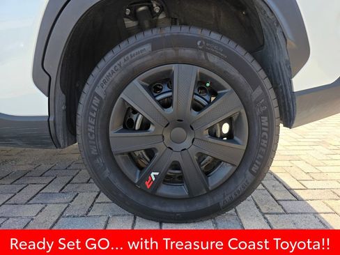 Certified 2025 Toyota Corolla Cross L FWD image 21