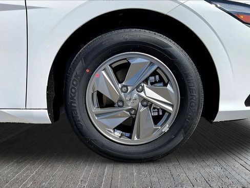 New 2026 Hyundai Elantra SE image 13
