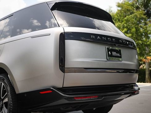 Used 2023 Land Rover Range Rover SV AWD/4WD image 16