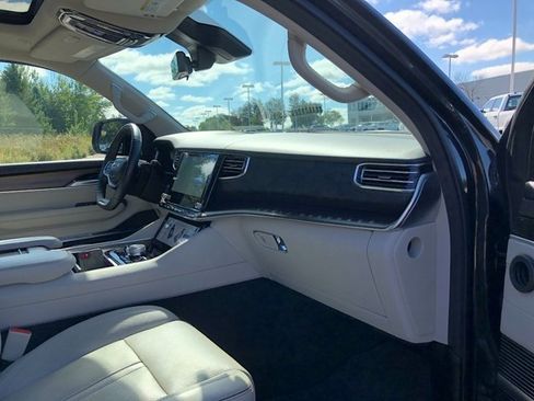 Used 2023 Jeep Grand Wagoneer Series II image 17