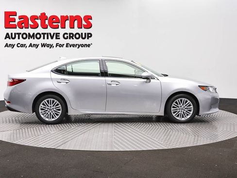 Used 2015 Lexus ES 350 w/ Luxury Package FWD image 4