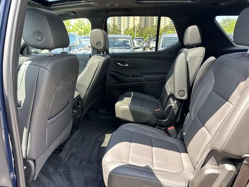 Used 2023 Chevrolet Traverse LT w/ LT Premium Package AWD/4WD image 18