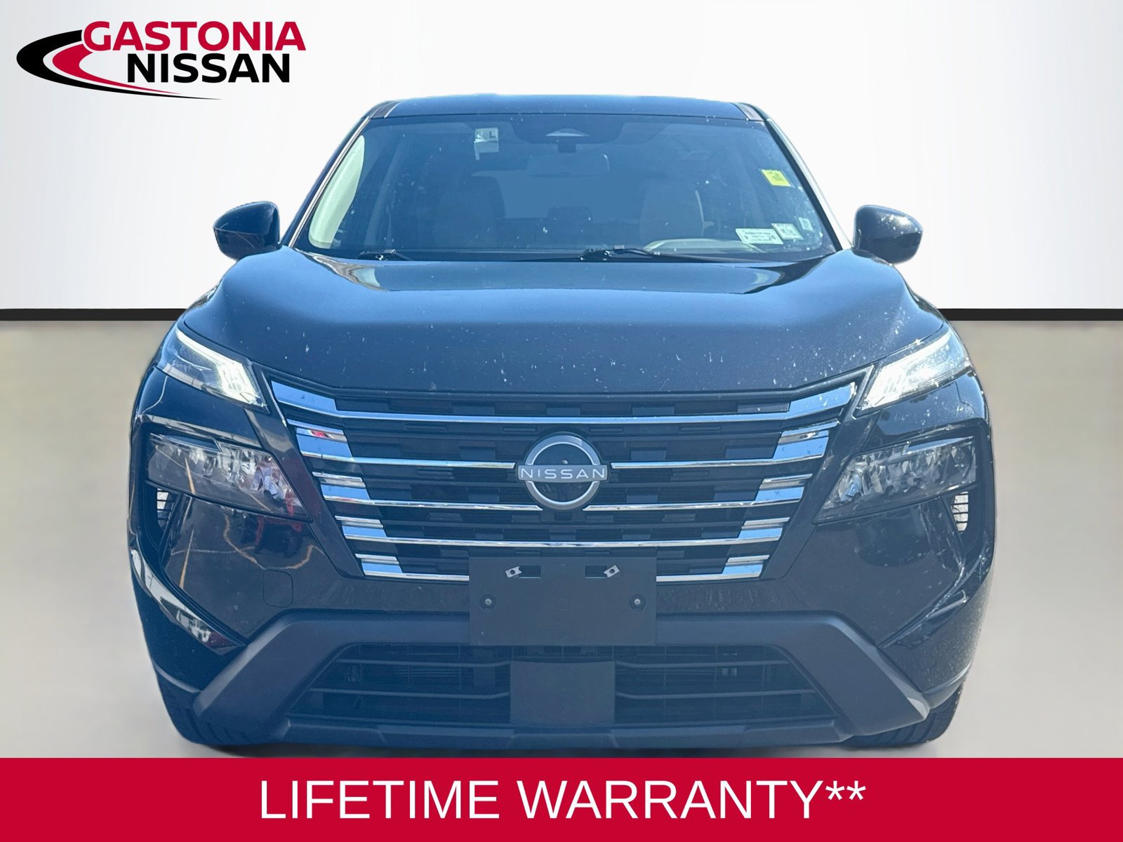 Used 2025 Nissan Rogue SV AWD/4WD image 2