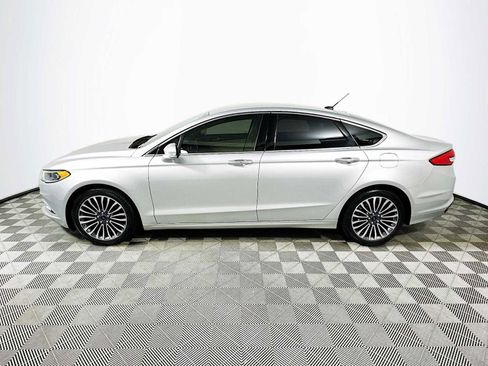 Used 2017 Ford Fusion SE w/ Fusion SE Technology Package image 4