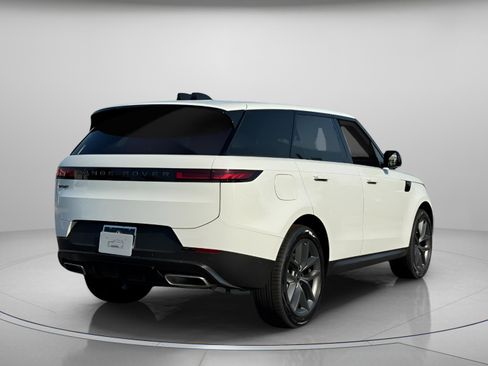 Used 2025 Land Rover Range Rover Sport SE image 5