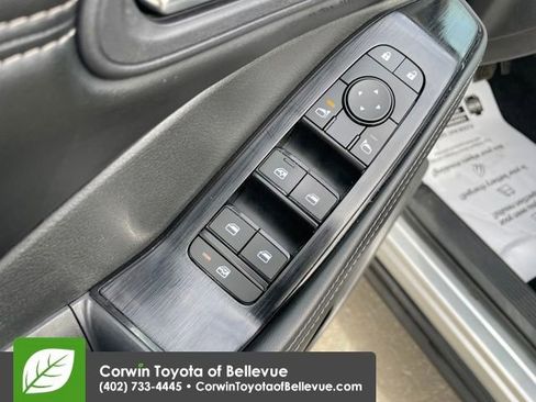 Used 2023 Nissan Rogue SV w/ SV Premium B Package image 11