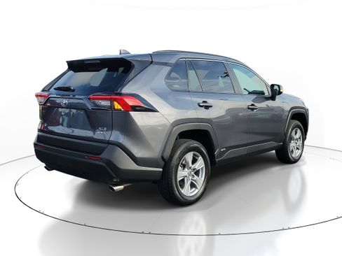 Used 2025 Toyota RAV4 XLE image 4