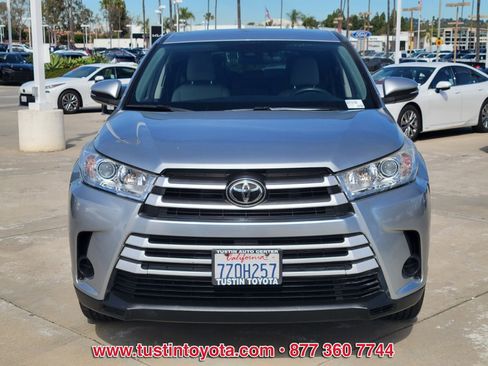 Certified 2017 Toyota Highlander LE w/ Carpet Mat Package image 8