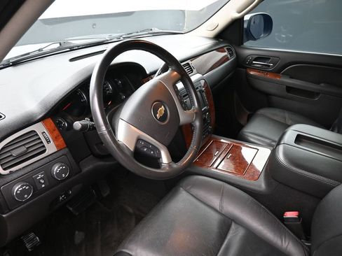 Used 2013 Chevrolet Avalanche LTZ image 19