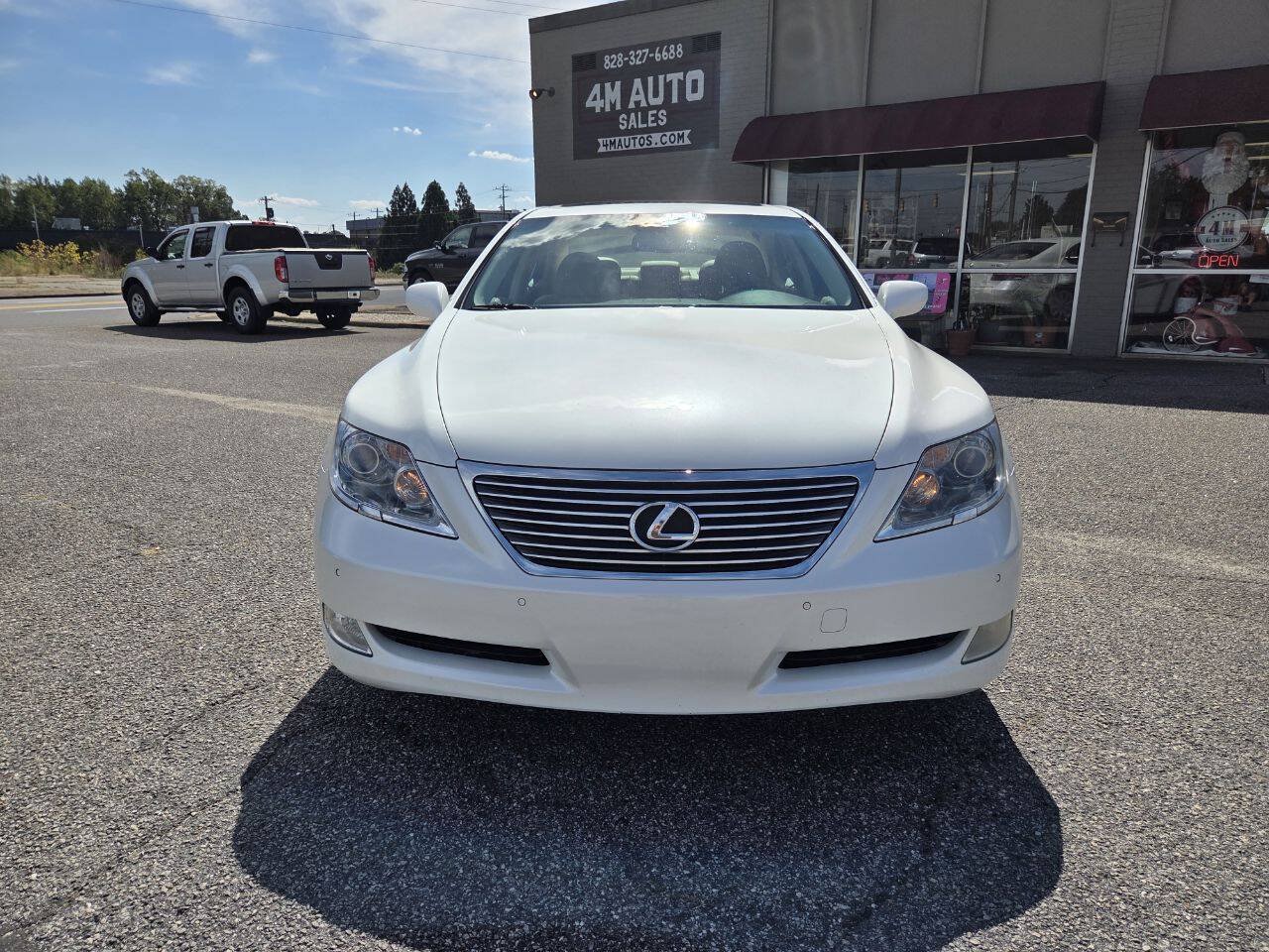 Used 2007 Lexus LS 460 w/ Comfort Pkg RWD image 3