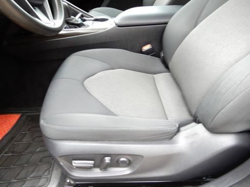 Used 2022 Toyota Camry LE FWD image 11