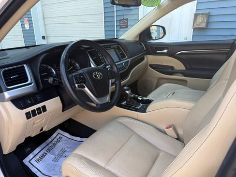 Used 2014 Toyota Highlander Limited AWD/4WD image 9