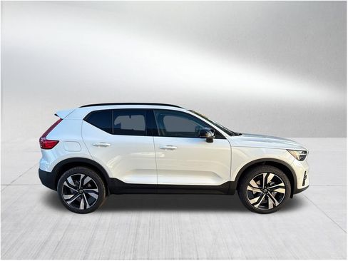 New 2026 Volvo XC40 B5 Ultra image 4