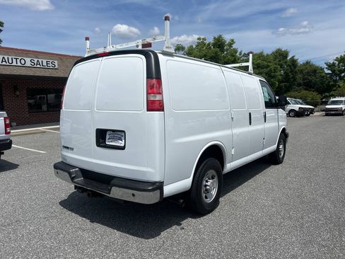 Used 2017 Chevrolet Express 2500 RWD image 9
