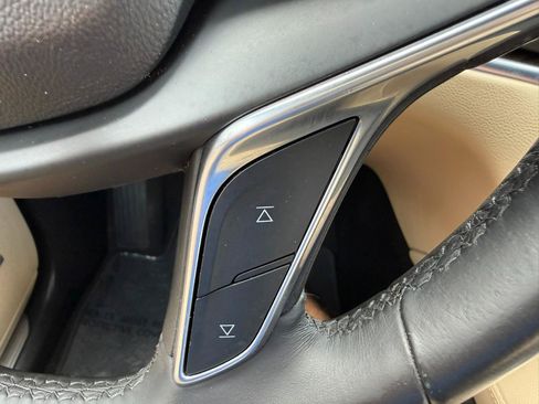 Used 2018 Cadillac XT5 FWD image 34
