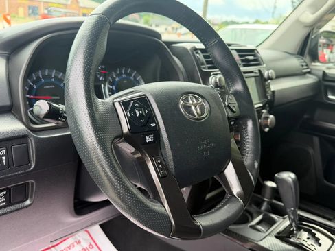 Used 2017 Toyota 4Runner TRD Off-Road AWD/4WD image 11