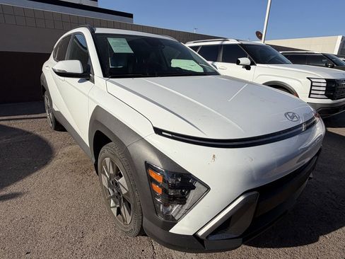 Used 2024 Hyundai Kona SEL FWD image 2