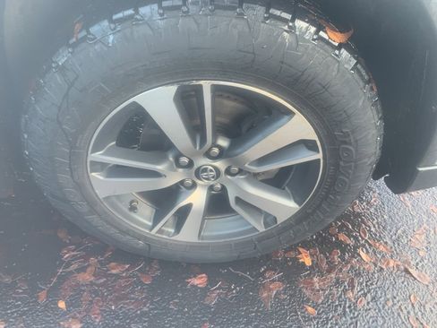 Used 2018 Toyota RAV4 XLE image 6