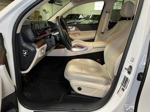 Used 2025 Mercedes-Benz GLS 450 4MATIC image 24