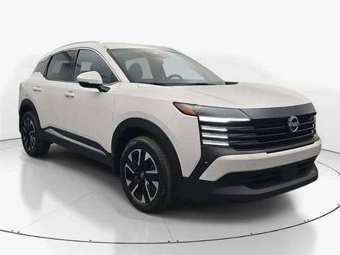 Used 2025 Nissan Kicks SR image 2