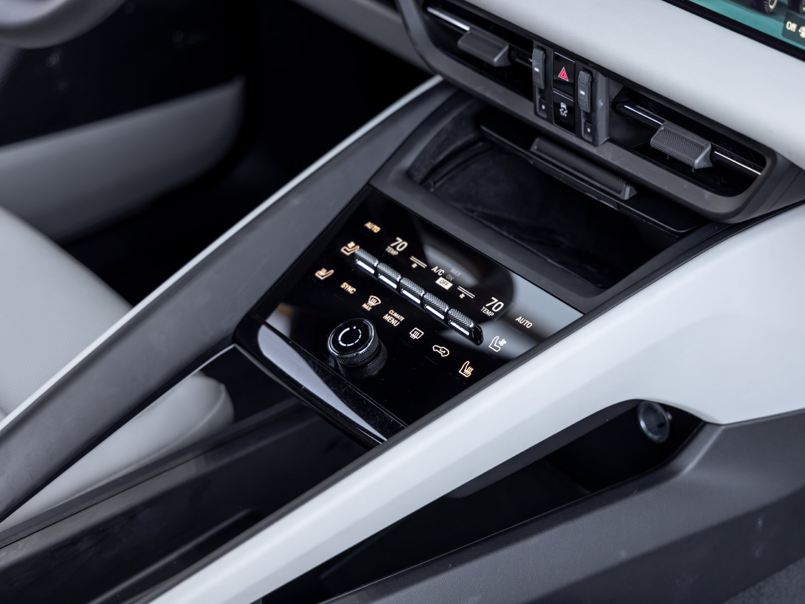 Certified 2025 Porsche Macan Electric RWD image 57