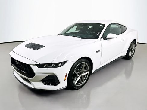 Used 2024 Ford Mustang GT Premium RWD image 3