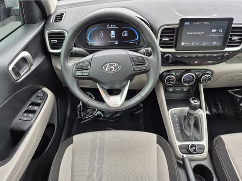 Used 2025 Hyundai Venue SEL FWD image 27