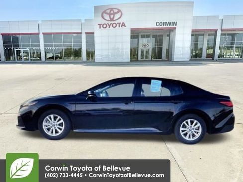 Used 2025 Toyota Camry LE image 19