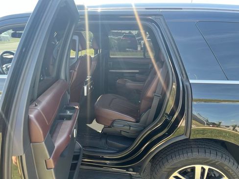 Used 2024 Ford Expedition Limited AWD/4WD image 11
