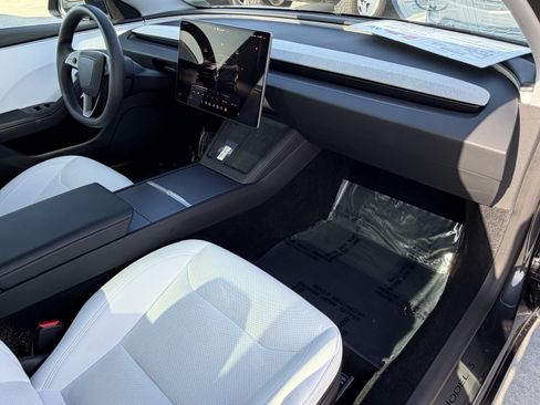 Used 2025 Tesla Model 3 Long Range RWD image 9