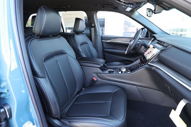 New 2027 Jeep Grand Cherokee Limited RWD image 29